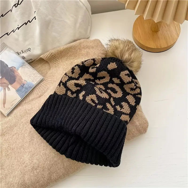 Liona - Knitted Beanie with Leopard Print & Pom-Pom